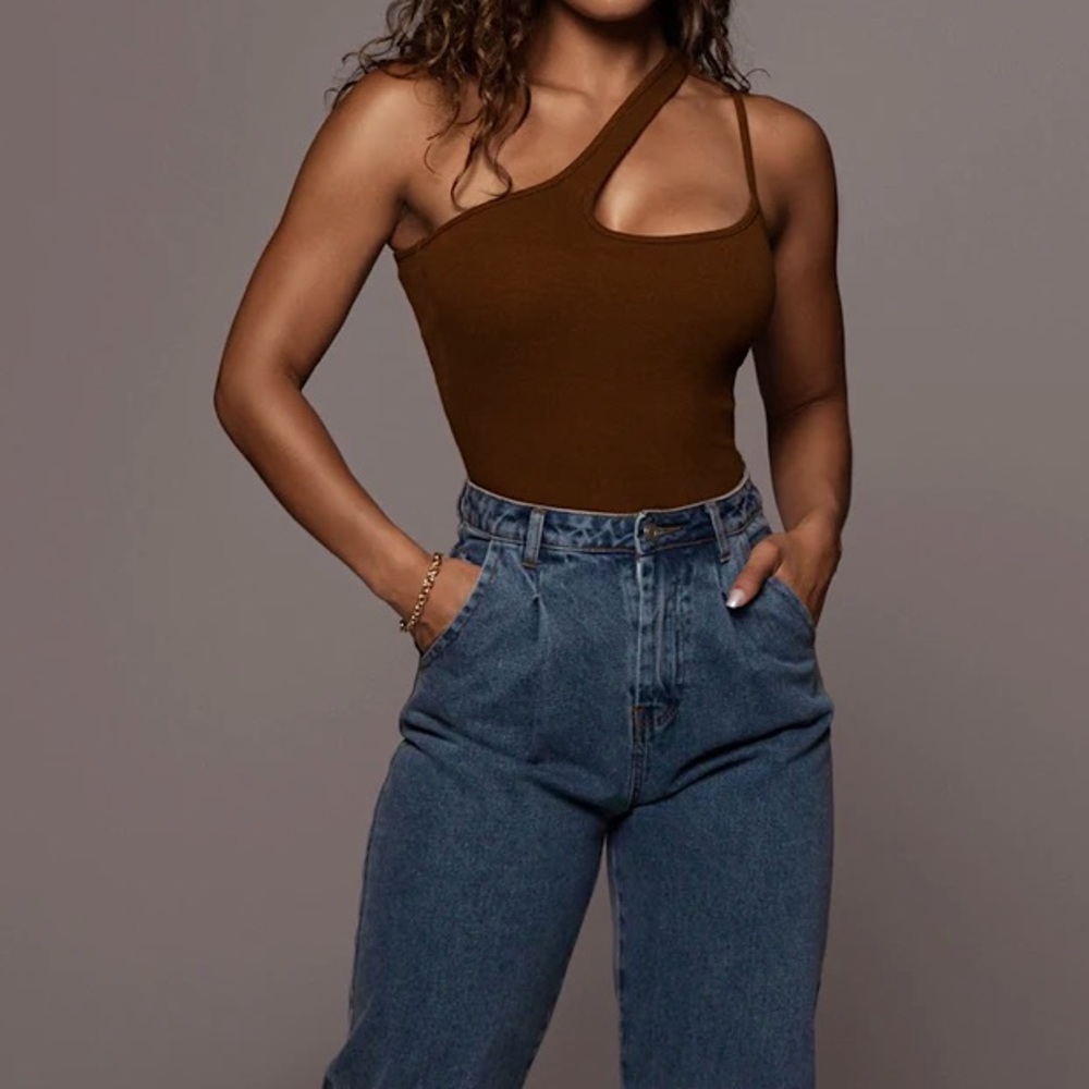 CHOCOLATE ONE SHOULDER TOP